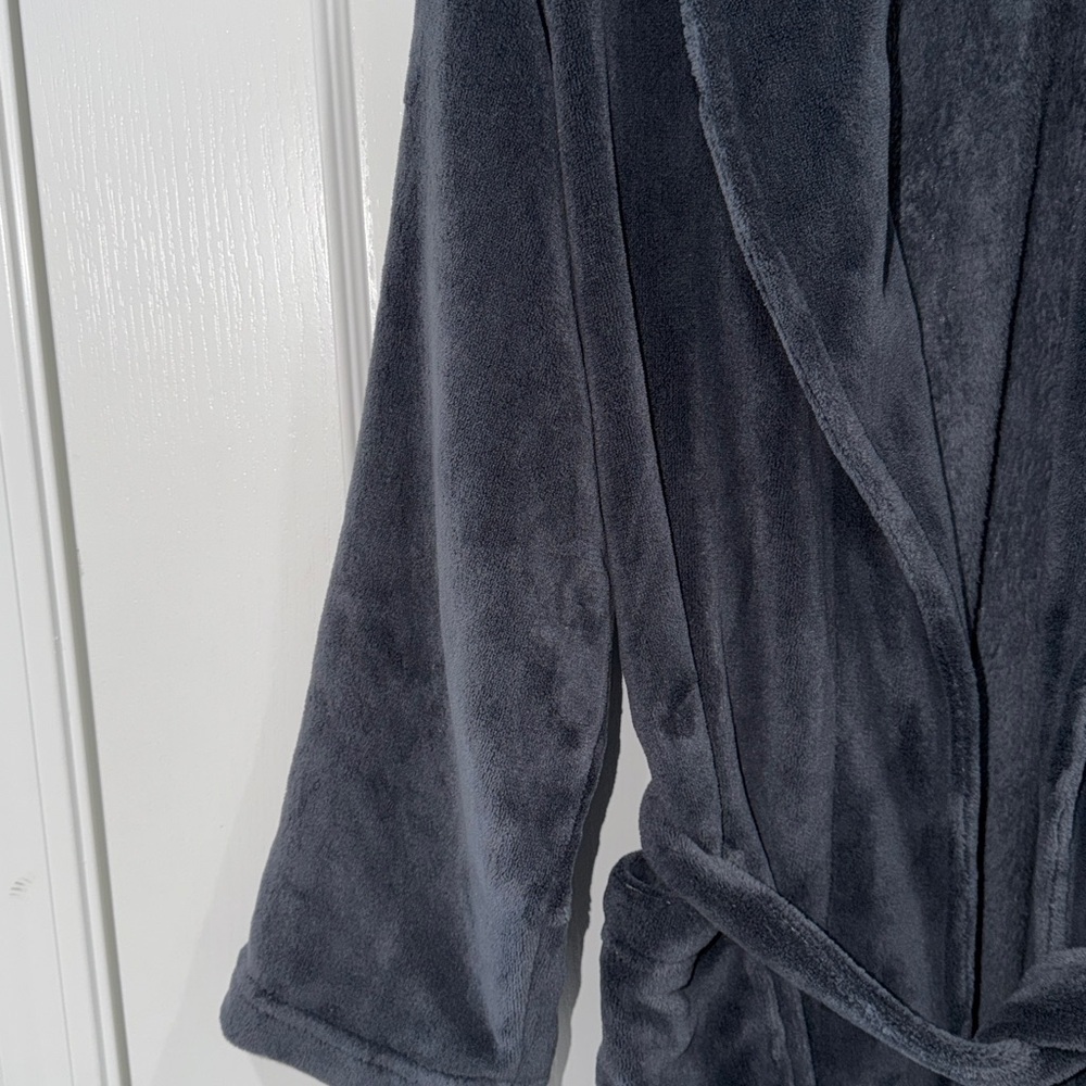 Pottery Barn Terry cloth navy blue/gray woman’s size small bathrobe - Picture 5 of 6